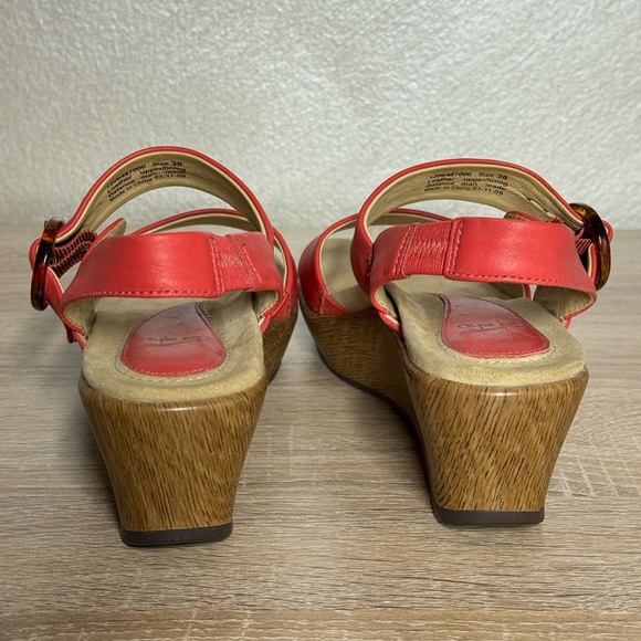Dansko Adele Nappa Coral Leather Size 38 US 7.5 Wedge Buckle Slingback Sandals - Picture 4 of 13